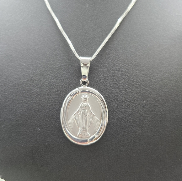❤️ VIRGEN MARY NECKLACE - Picture 4 of 7